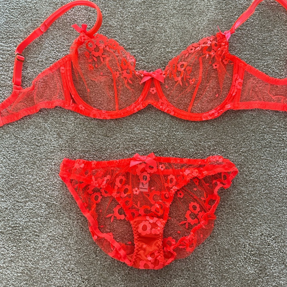 Agent provocateur neon orange set, SZE 3 brief - SZE 34E bra- worn twice